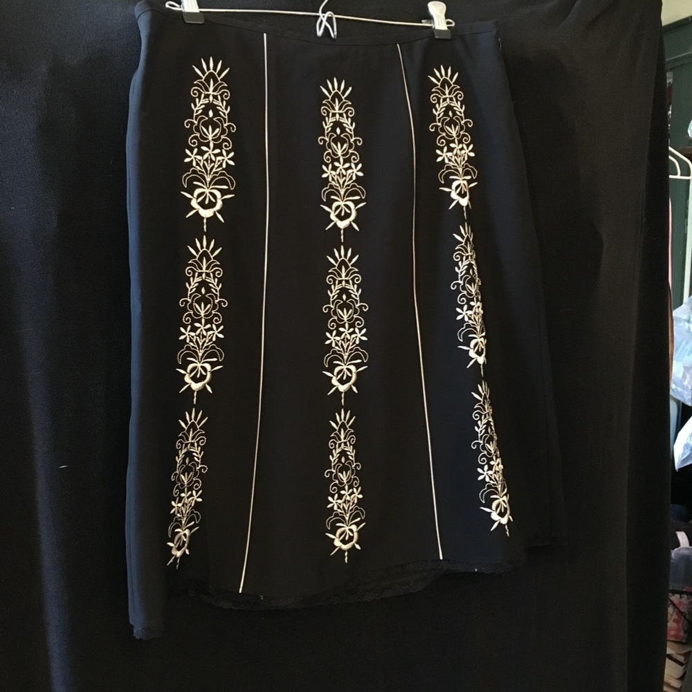 Ann Taylor LOFT  Black Crepe Skirt with Embroidery